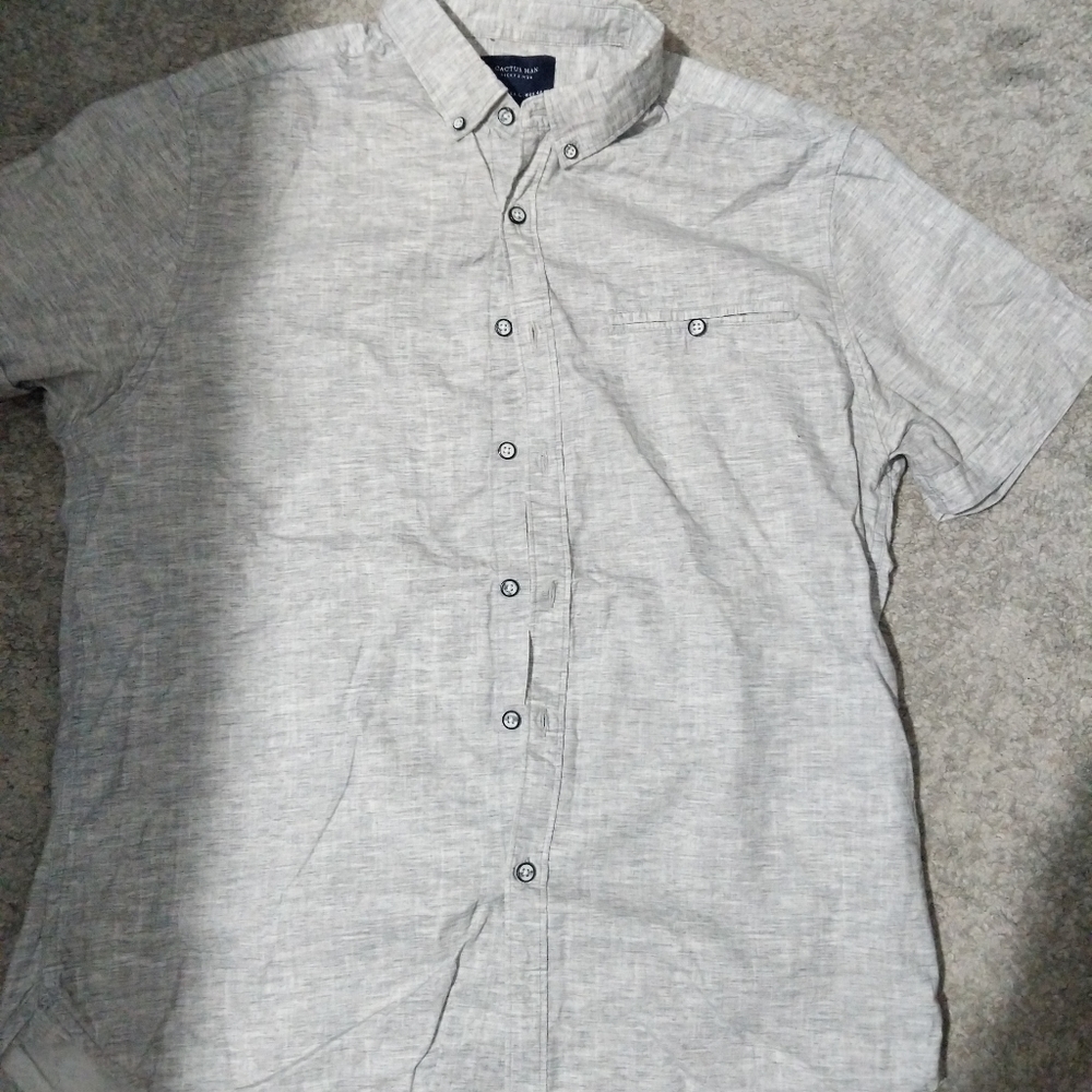 Men's gray button shirt